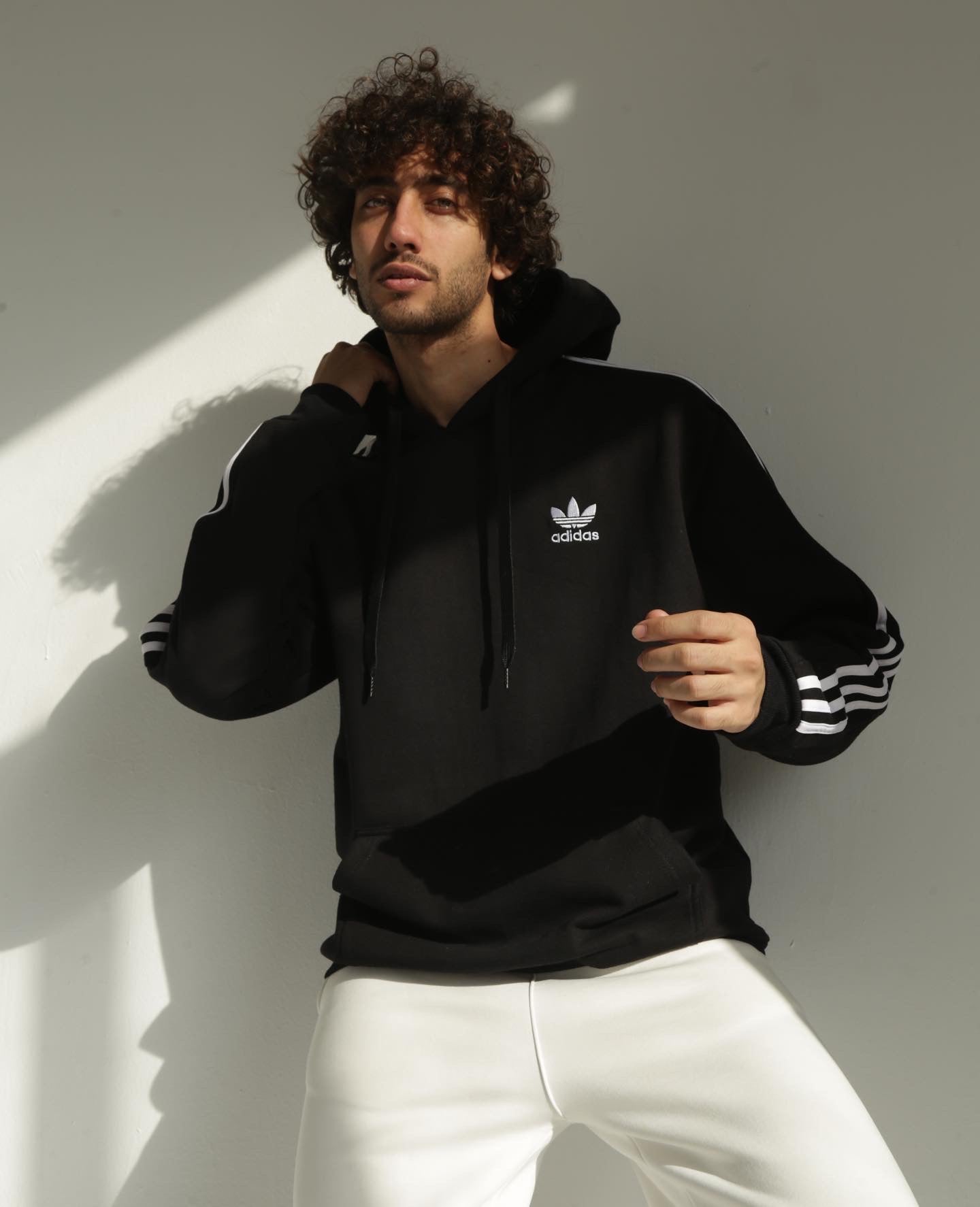 Adidas discount hoodie logo